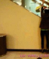 Escalator handrail hanging fail